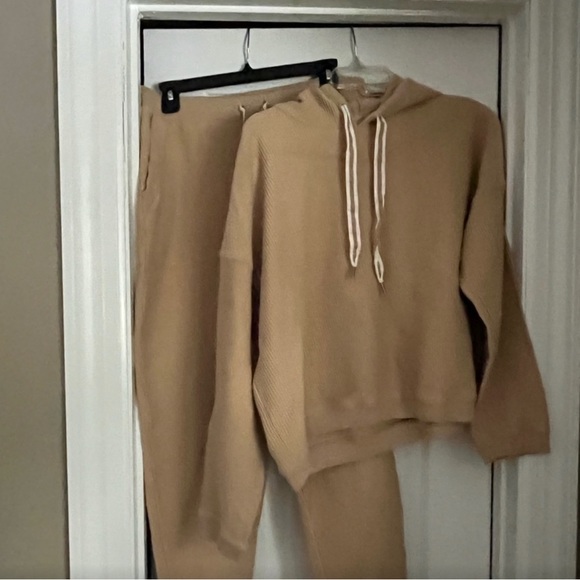 American Eagle Outfitters Pants - American Eagle Camel Waffle Hoodie and Sweatpants Jogger Set